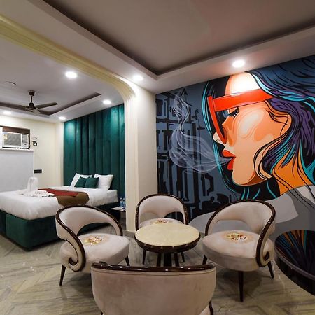 The Twenties Kamla Nagar Hotel New Delhi Exterior photo