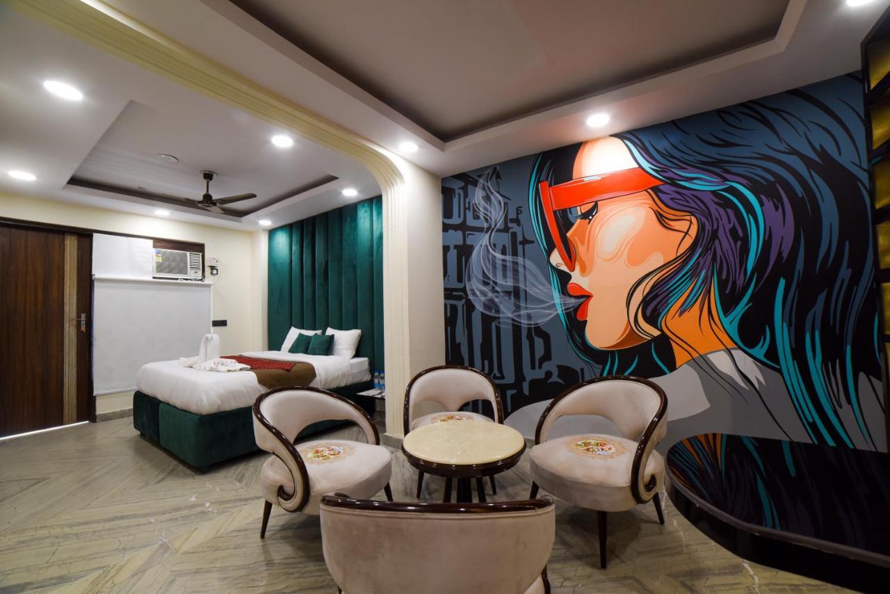 The Twenties Kamla Nagar Hotel New Delhi Exterior photo