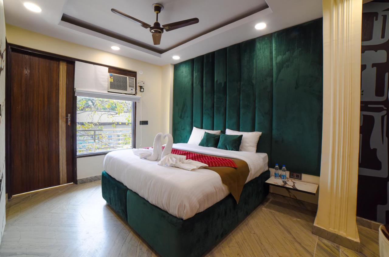 The Twenties Kamla Nagar Hotel New Delhi Exterior photo