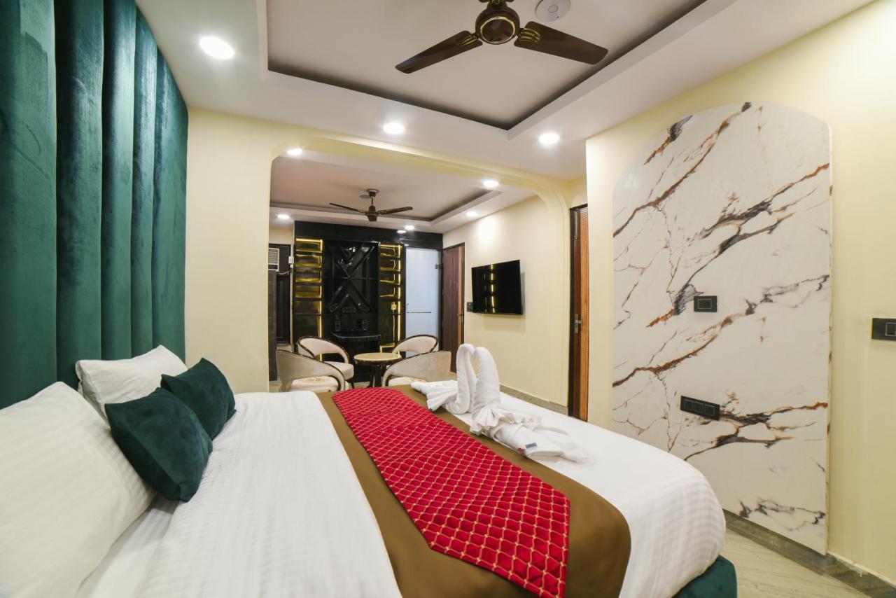 The Twenties Kamla Nagar Hotel New Delhi Exterior photo