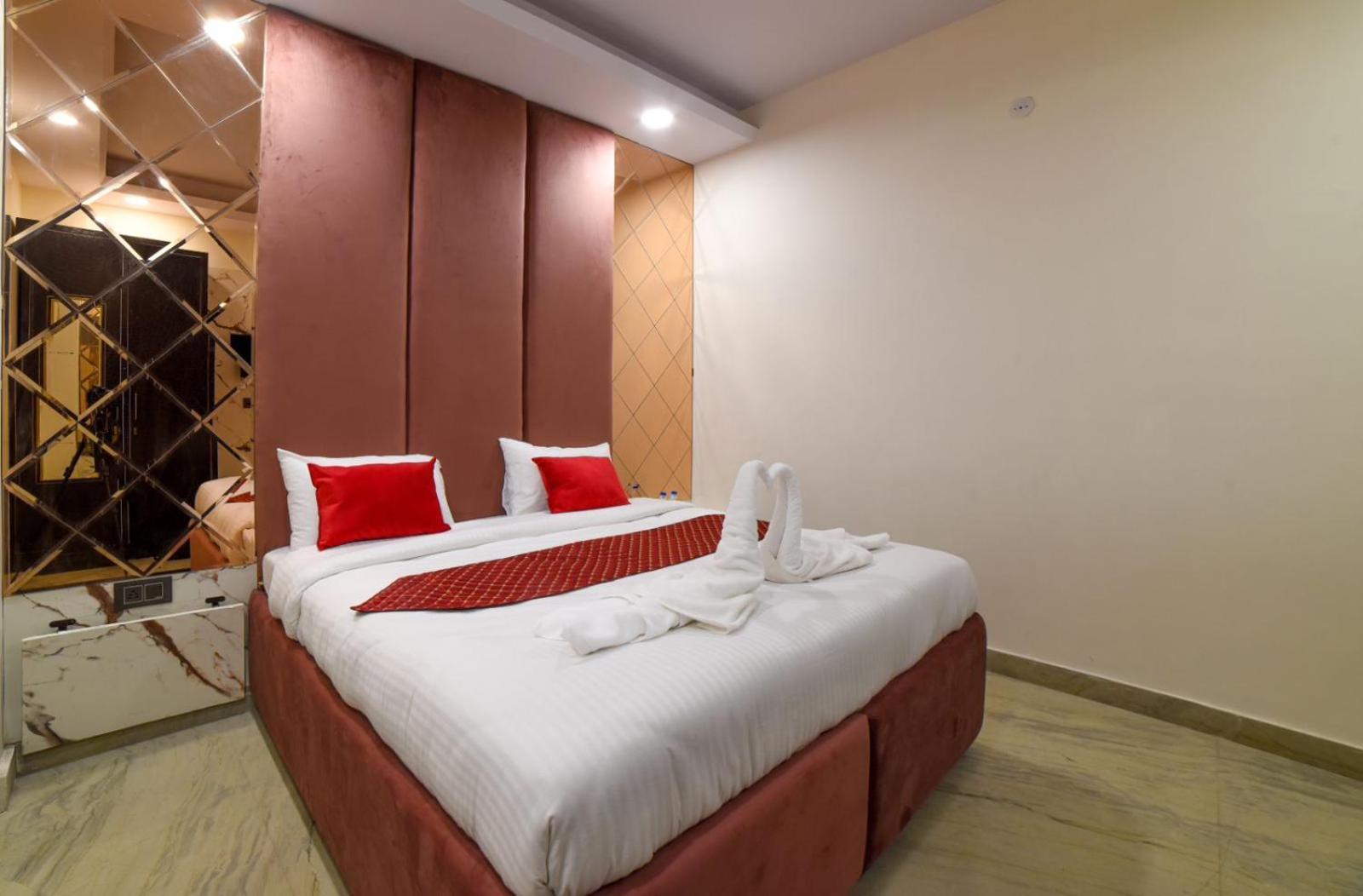 The Twenties Kamla Nagar Hotel New Delhi Exterior photo